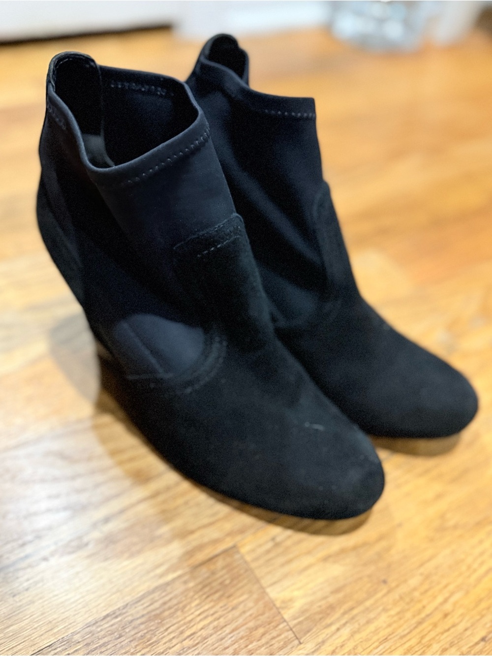 Tory Burch Brenda wedge ankle booties in black suede Size 8.5